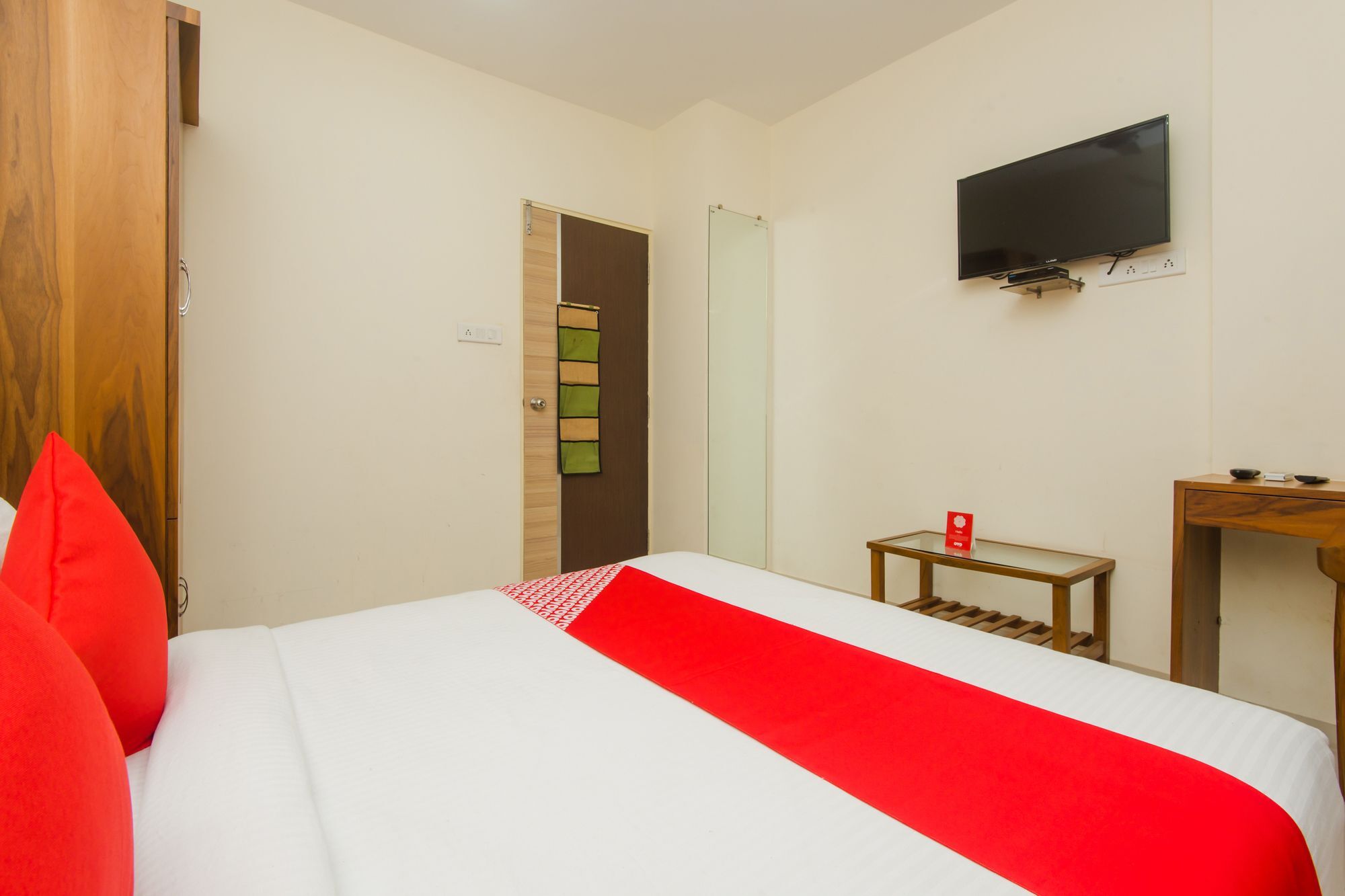 Oyo 11441 Hotel Blue Bells Residency Bombaim Exterior foto
