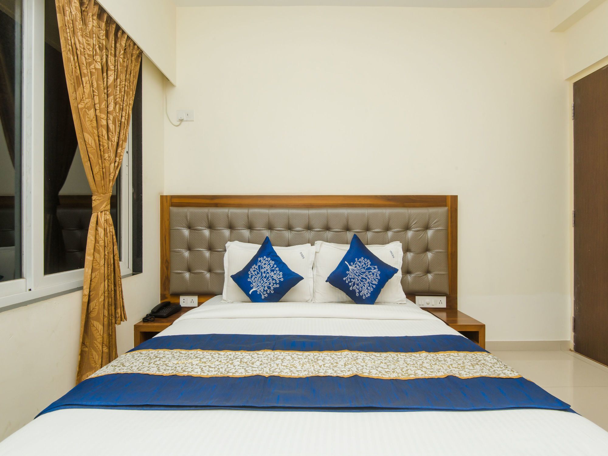Oyo 11441 Hotel Blue Bells Residency Bombaim Exterior foto