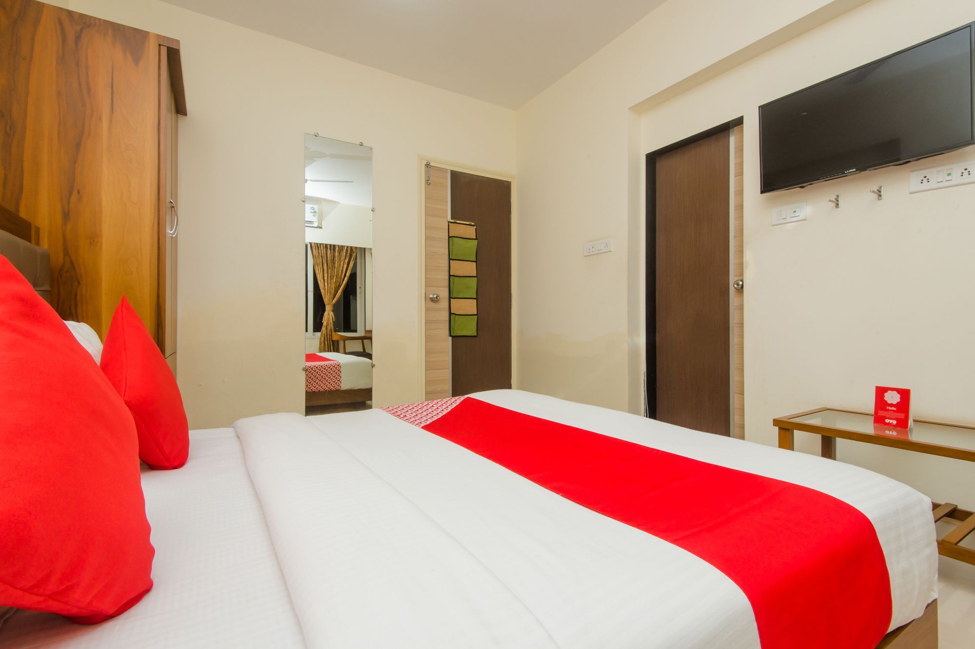 Oyo 11441 Hotel Blue Bells Residency Bombaim Exterior foto