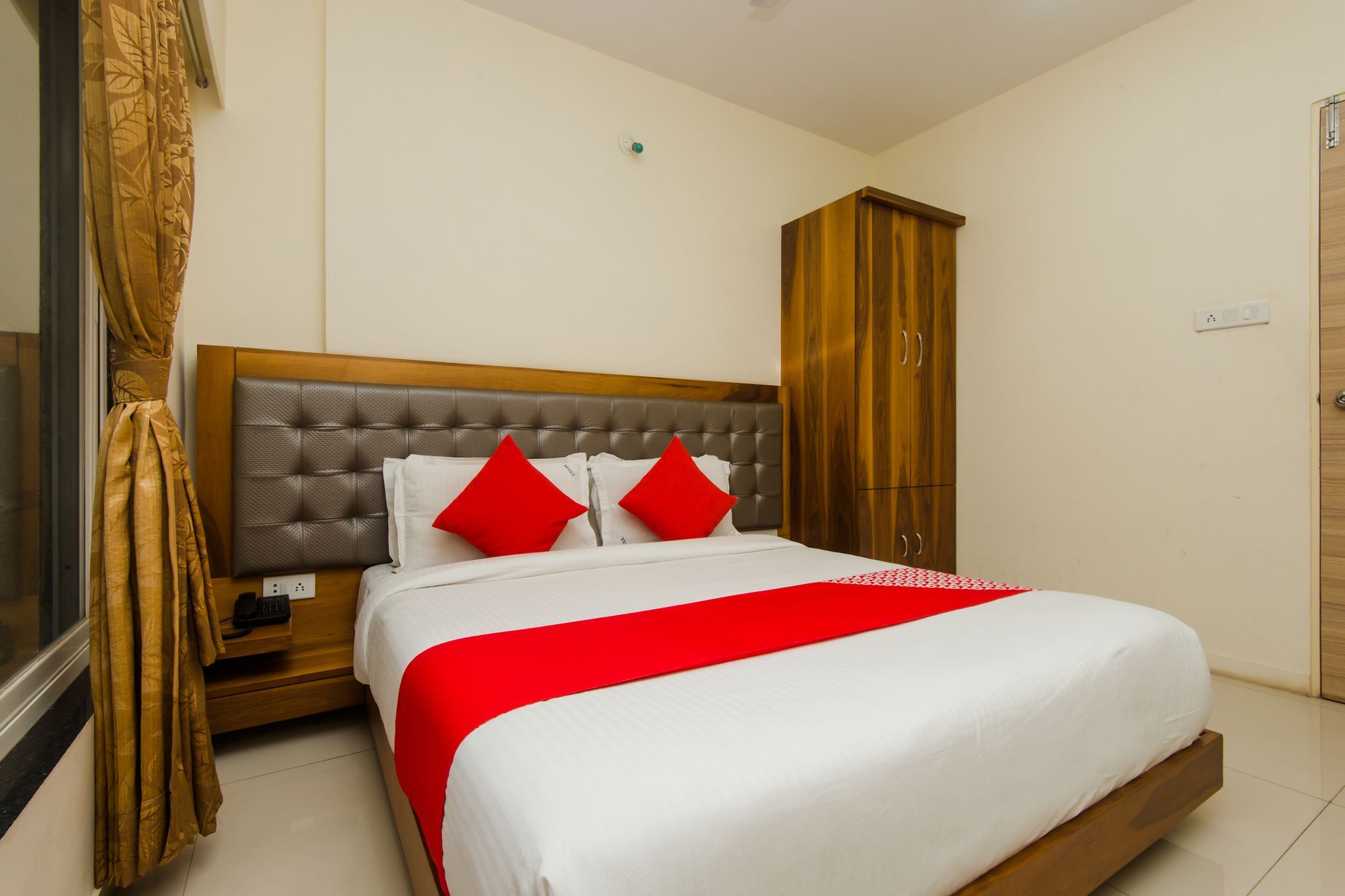Oyo 11441 Hotel Blue Bells Residency Bombaim Exterior foto