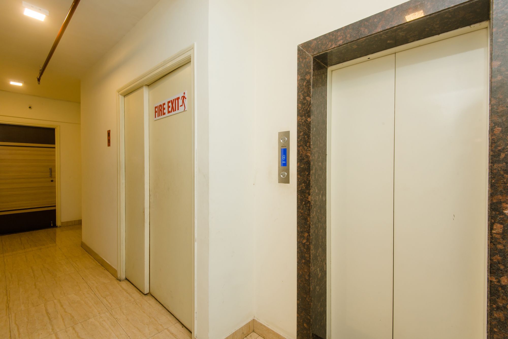 Oyo 11441 Hotel Blue Bells Residency Bombaim Exterior foto
