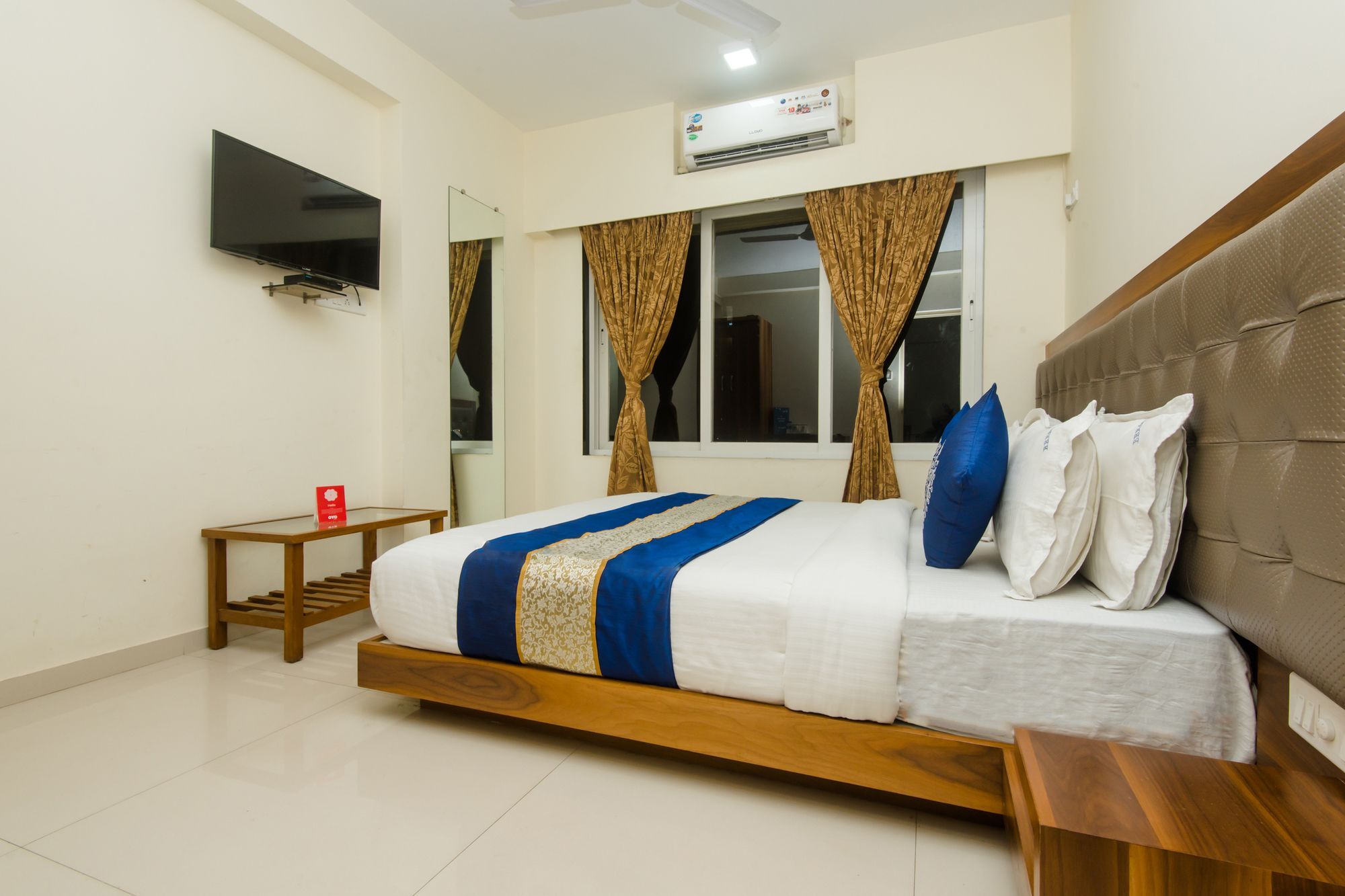 Oyo 11441 Hotel Blue Bells Residency Bombaim Exterior foto