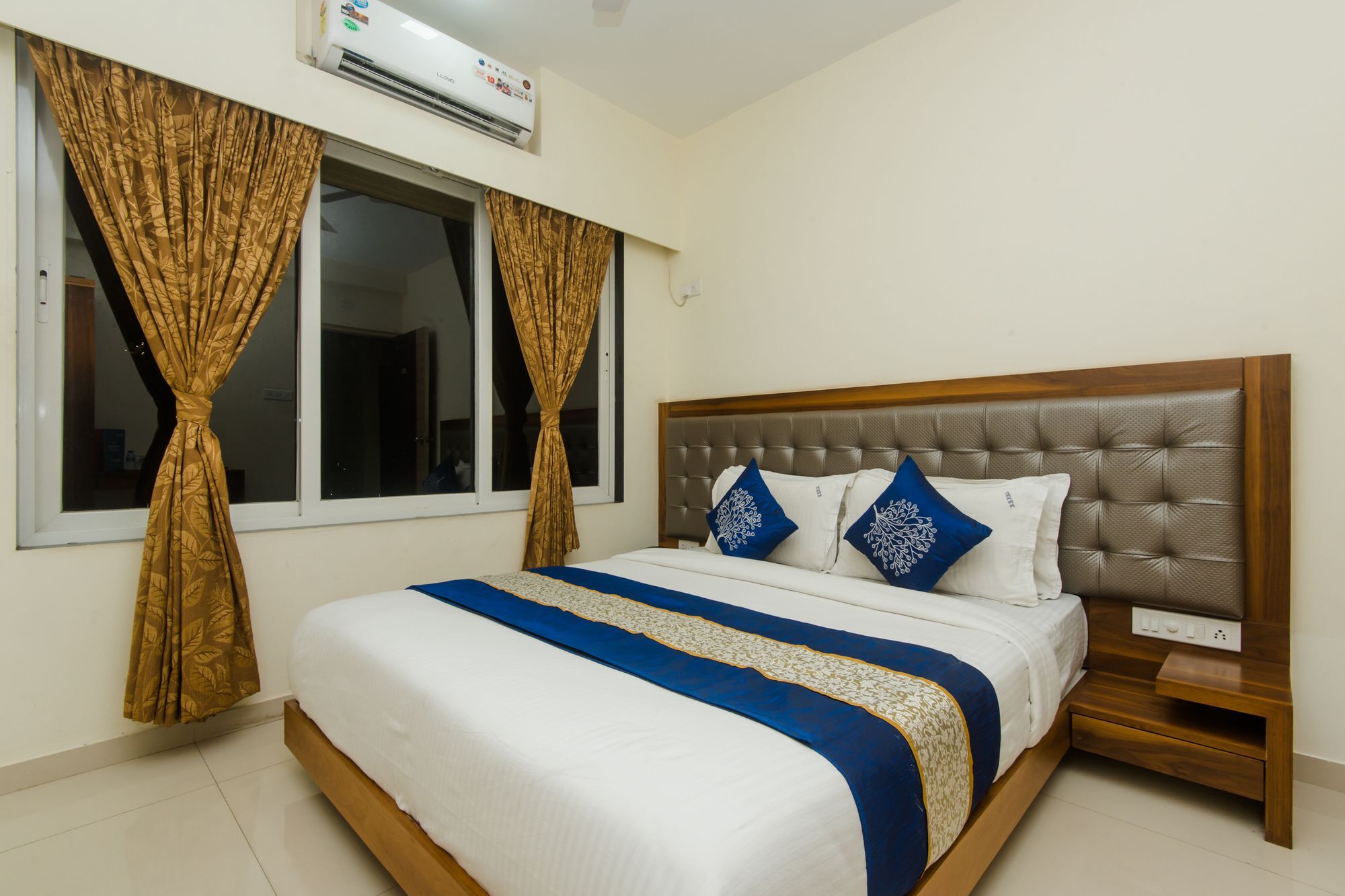 Oyo 11441 Hotel Blue Bells Residency Bombaim Exterior foto