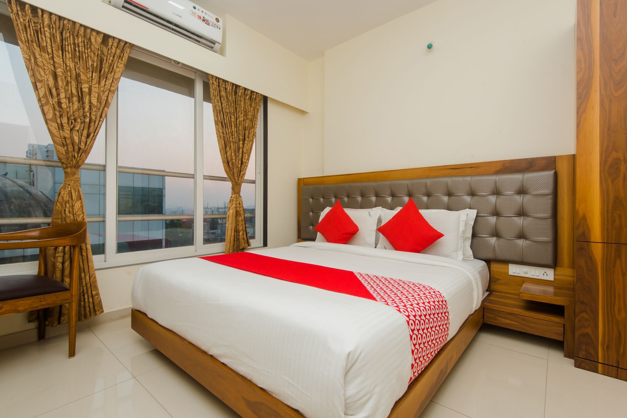 Oyo 11441 Hotel Blue Bells Residency Bombaim Exterior foto